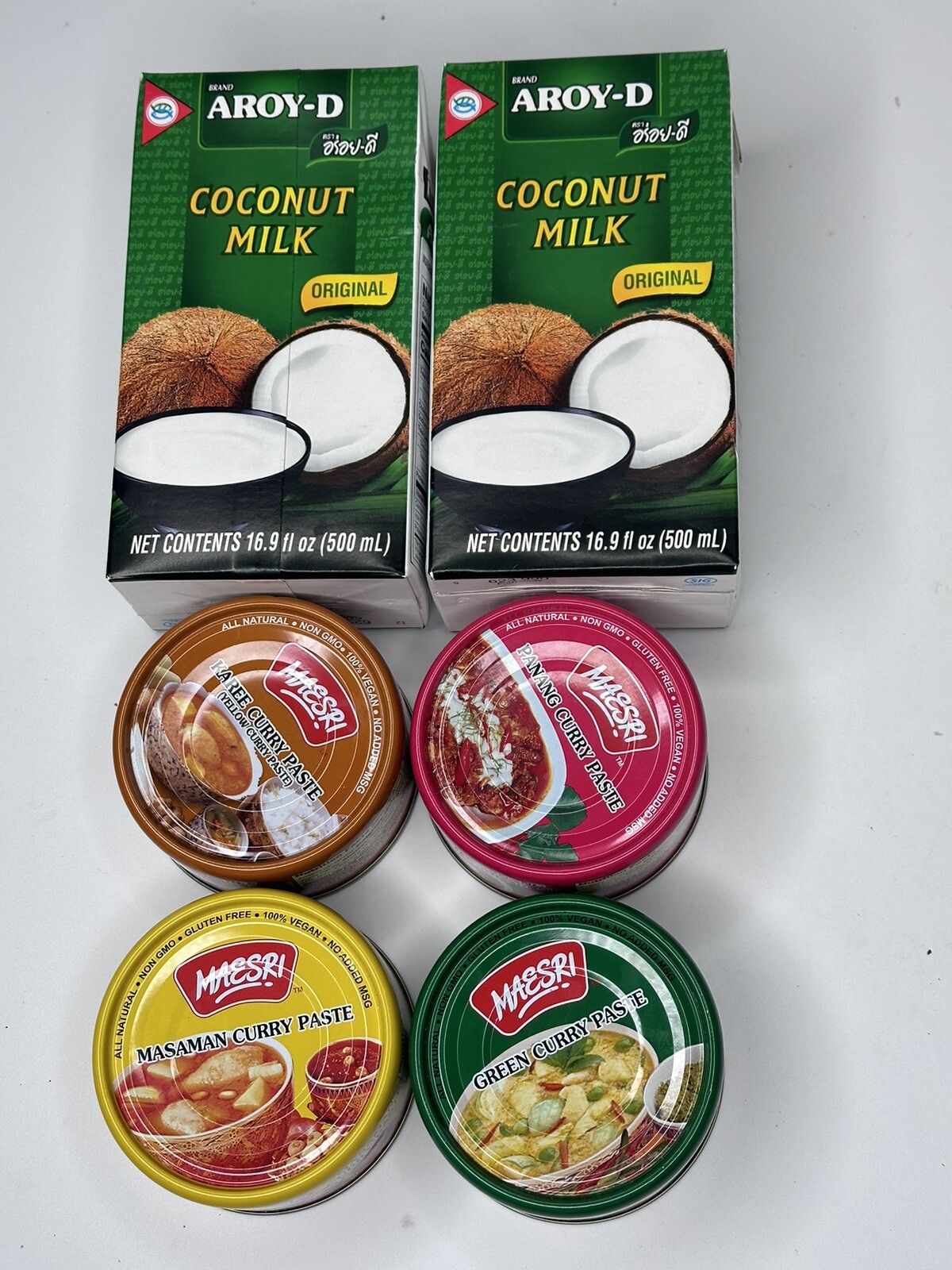 Juego de 4 pastas de curry tailandesas (4 oz) + 2 leche de coco (500 ml) verde/amarillo/panang/musamán