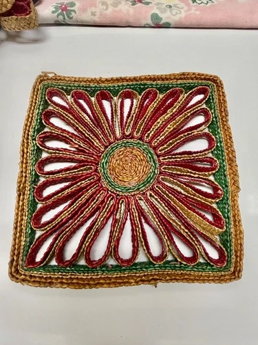 Vintage Woven Straw Raffia Trivet Set of 4 Boho Floral Hot Pads image 4