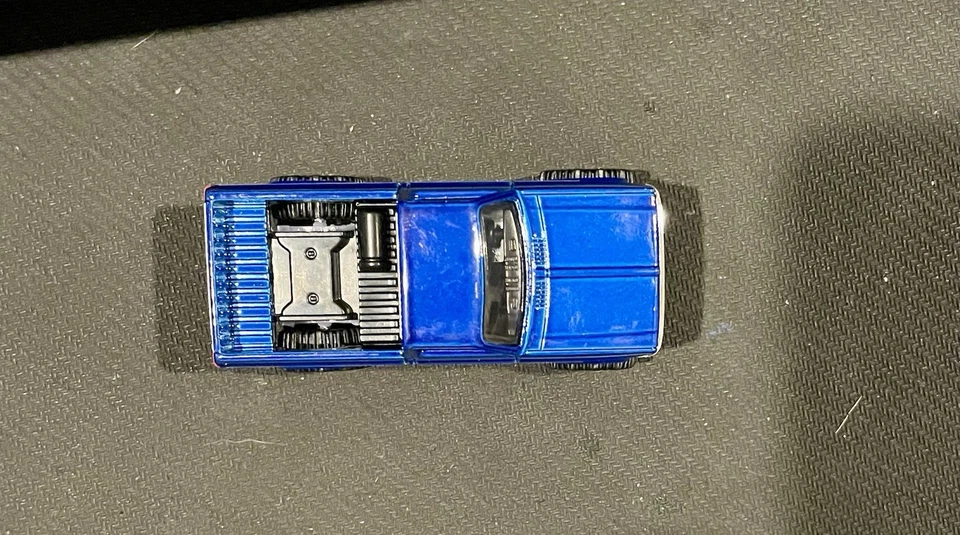 Elevación, ruedas y neumáticos Hot Wheels 83 Chevy Silverado PERSONALIZADOS pilotos reales Foto 3 de 4