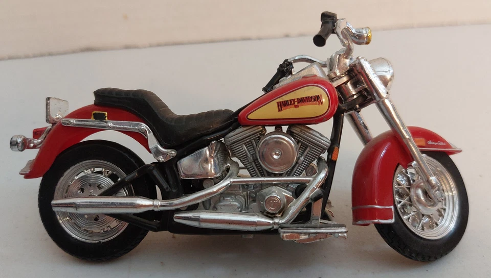 Maisto Harley Davidson Diecast Motorcycle 1:18 - orange - Image 3 of 4