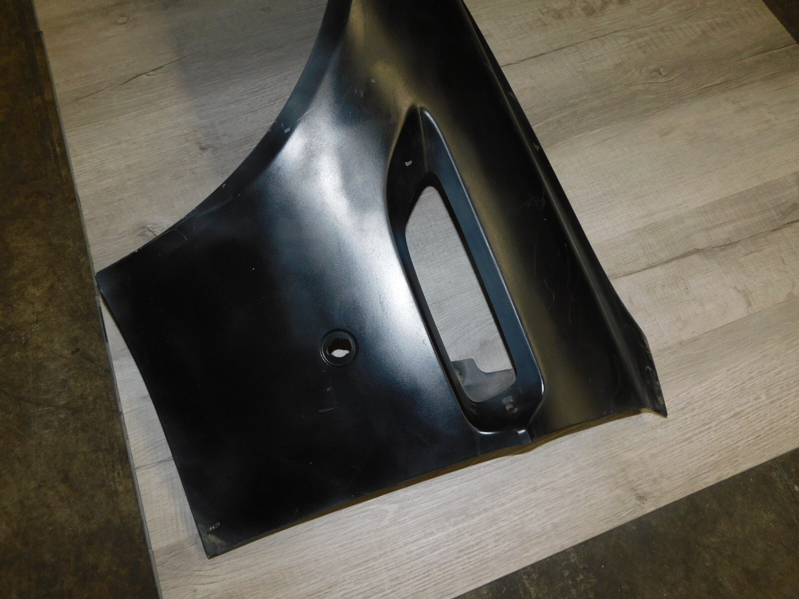 06-17 ASTON MARTIN VANTAGE (BLACK) LEFT FENDER OEM# 6G33-16006