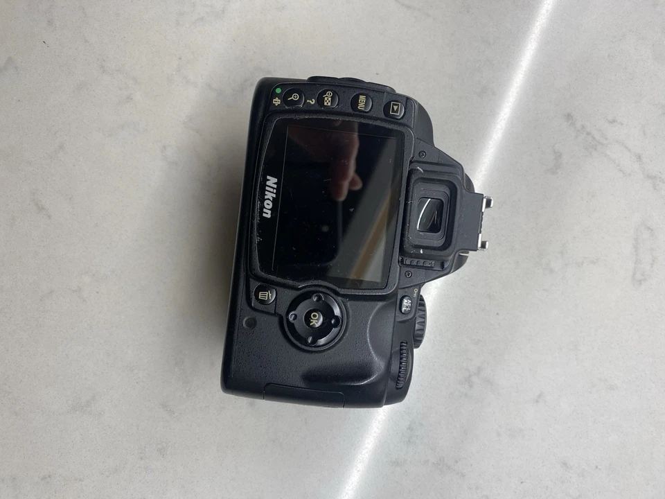 Nikon D40 Digital SLR Camera Body Megapixels, Nikon F-mount) – Body Only - Image 4 of 4