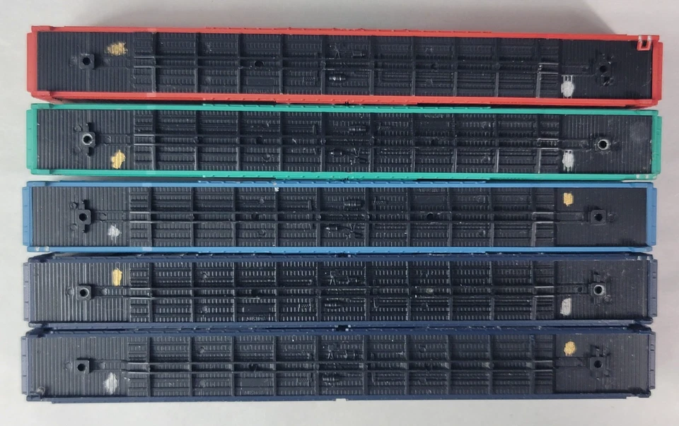 N Scale - Lot of 5x - 85' HI-Cube Box Car - Different Roads - No wheels - Image 3 of 3