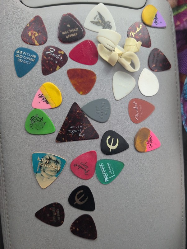 Lot Of Over 25 Guitar Picks, Gripper,Fender,Kacey Crowley...