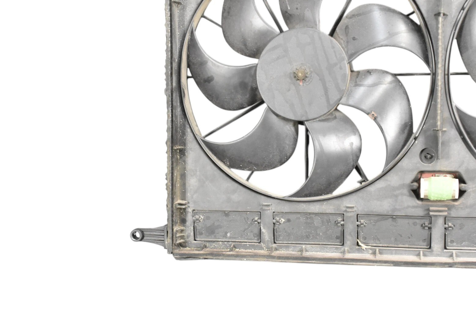 04-10 Maserati Quattroporte M139 Engine Cooling Radiator Dual Fan Shroud Oem
