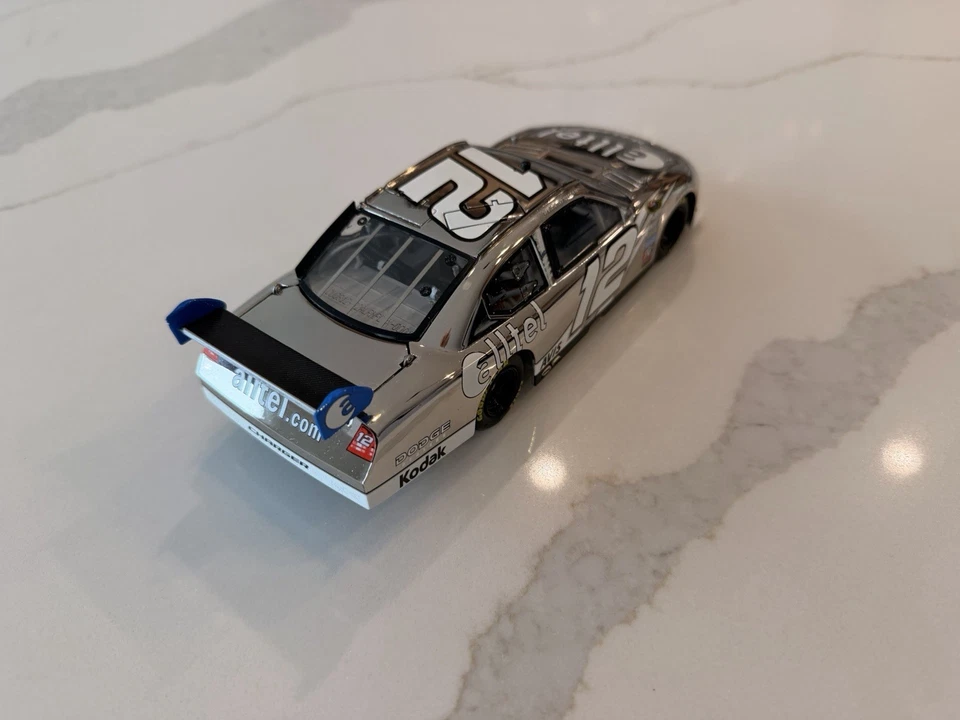Coche diecast Ryan Newman Platinum Elite 2008 Alltel Penske 1:24 NASCAR Foto 2 de 4