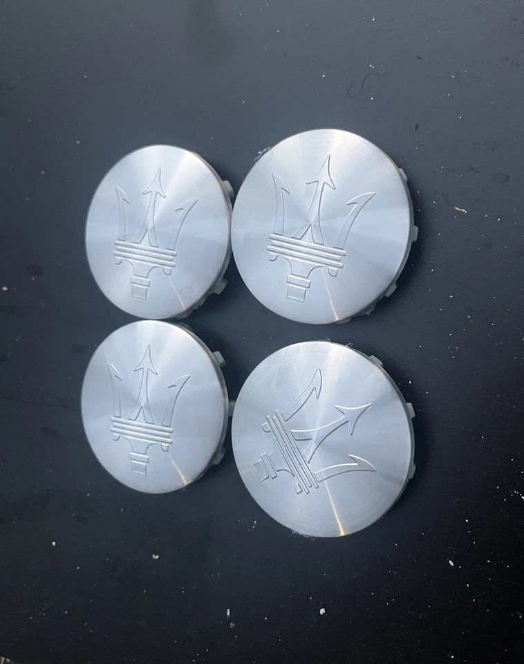 Tapa de llanta central de rueda con logotipo Maserati genuino plateada sobre plata 670095834 Foto 3 de 4