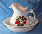 VTG McCOY POTTERY PITCHER & WASH BASIN # 7515 STRAWBERRY PATTERN ORIGINAL SET