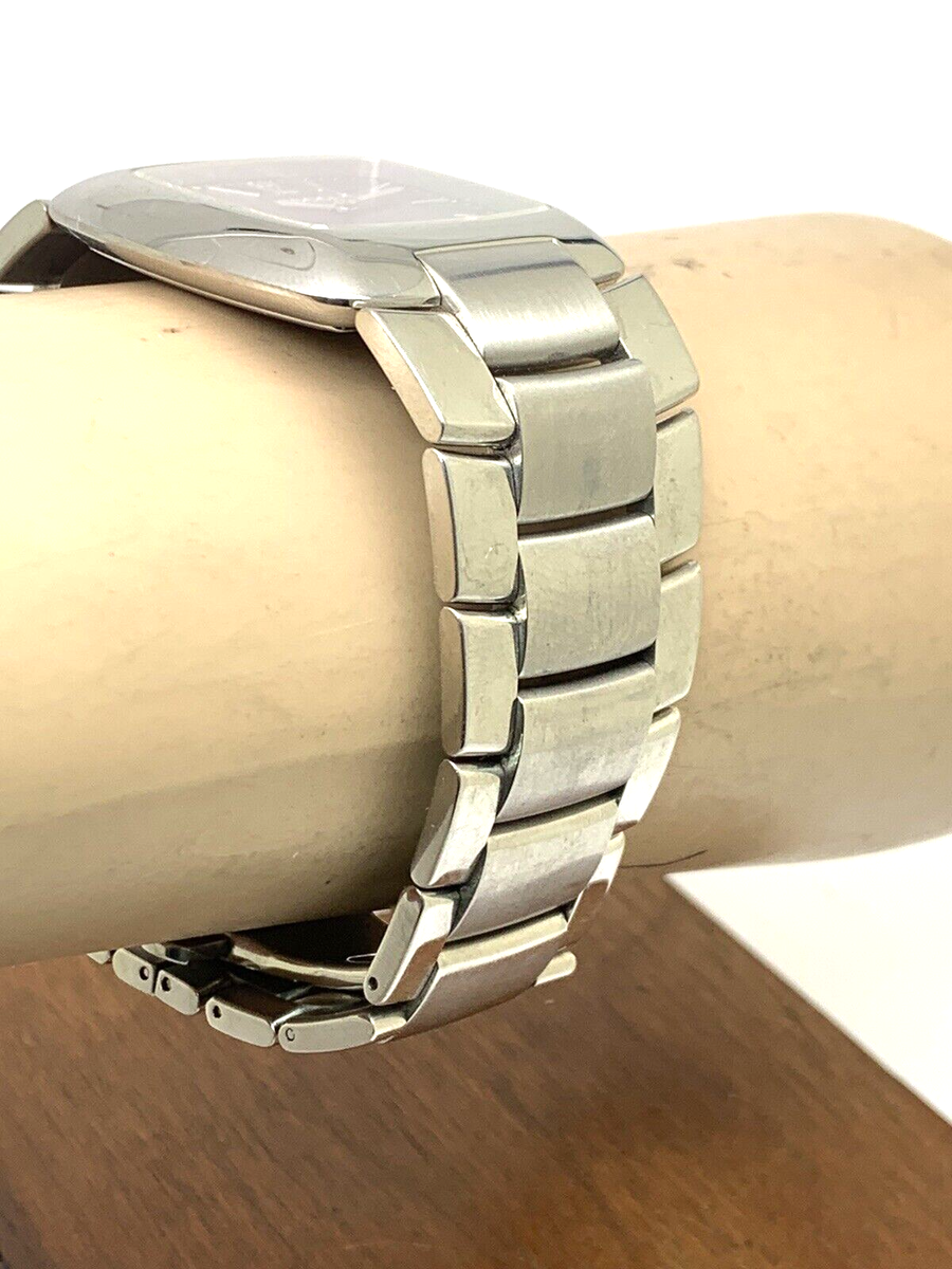 GUCCI Unisex Watch 8500M Swiss Quartz Gray Dial Silver  display picture 1