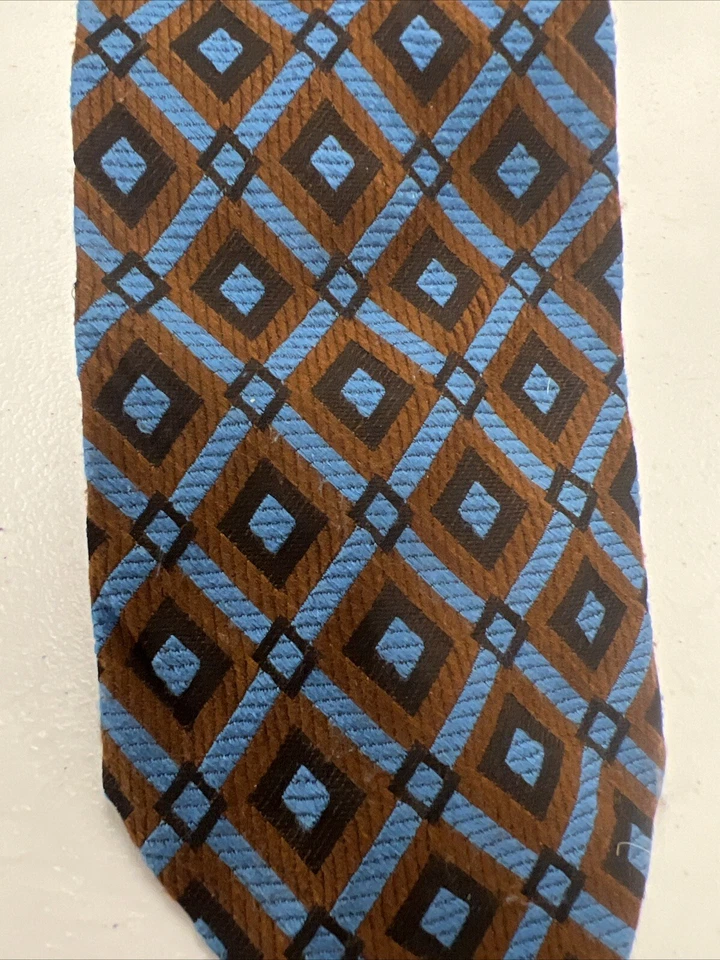 Corbata para hombre Yves Saint Laurent marrón geométrica poliéster $195 Foto 2 de 4