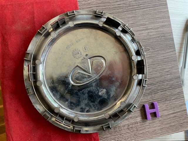 H 1) 1990 - 1992 Infiniti Q45 Chrome Center Hub Cap OEM 40315