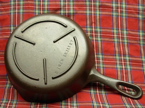 VERY NICE VINTAGE WAGNER WARE MERCEDES 8 INCH NUMBER 5 CAST IRON SKILLET
