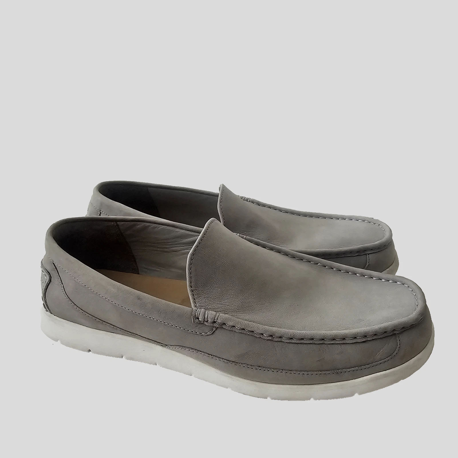 Scarpe Ugg uomo slip on in morbida pelle grigia taglia 12 EEE