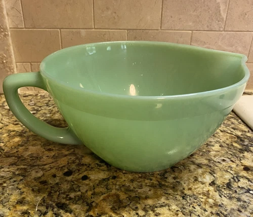 VTG Anchor Hocking Fire King Oven Glass Jadeite Green Batter Bowl Handle Spout