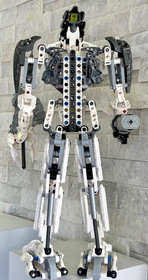 Bionicle Takanuva 8699 with 4 Zamor Spheres.   Complete .