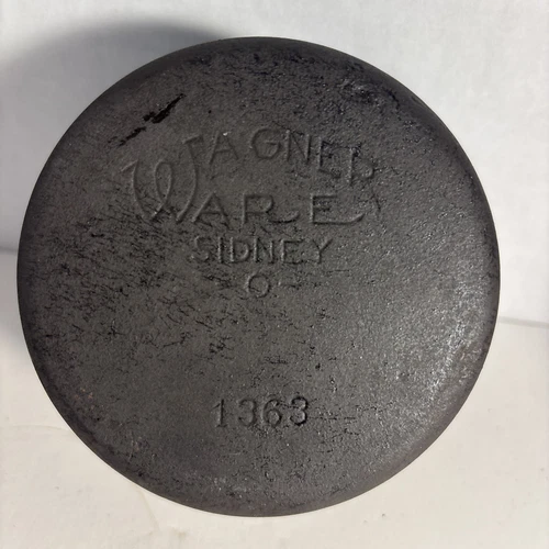 Antique/vintage CASTIRON Wagner Ware 1363 TOY DUTCH OVEN ORIGINAL HOT POT /Lid