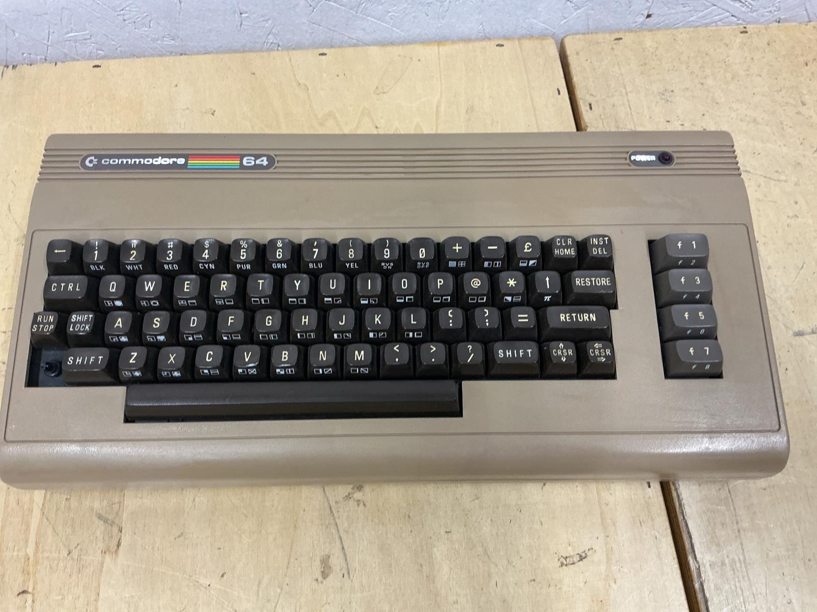 Commodore 64 C64 Vintage Computer  READ