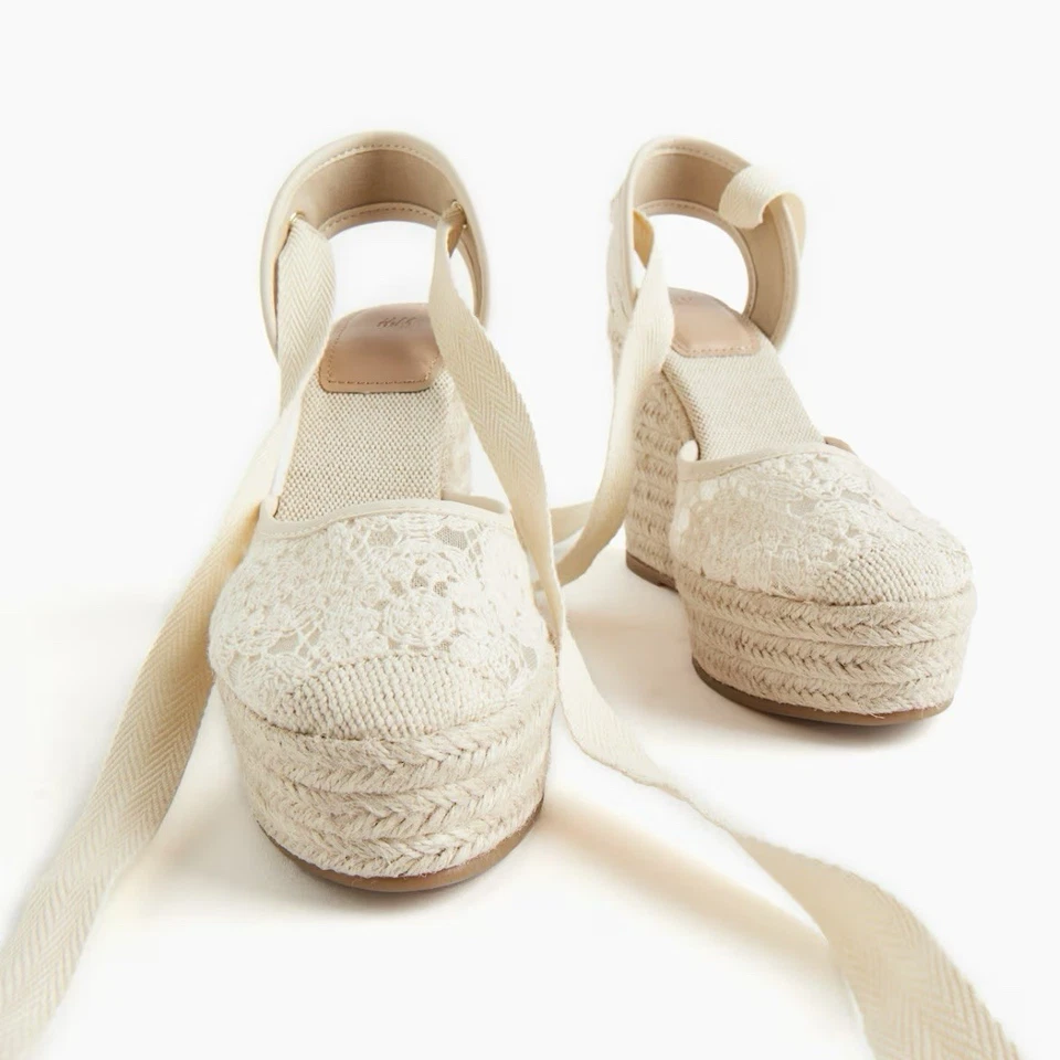 Hermosas sandalias de cuña alpargata de encaje marfil H&M talla US 11 Foto 3 de 4