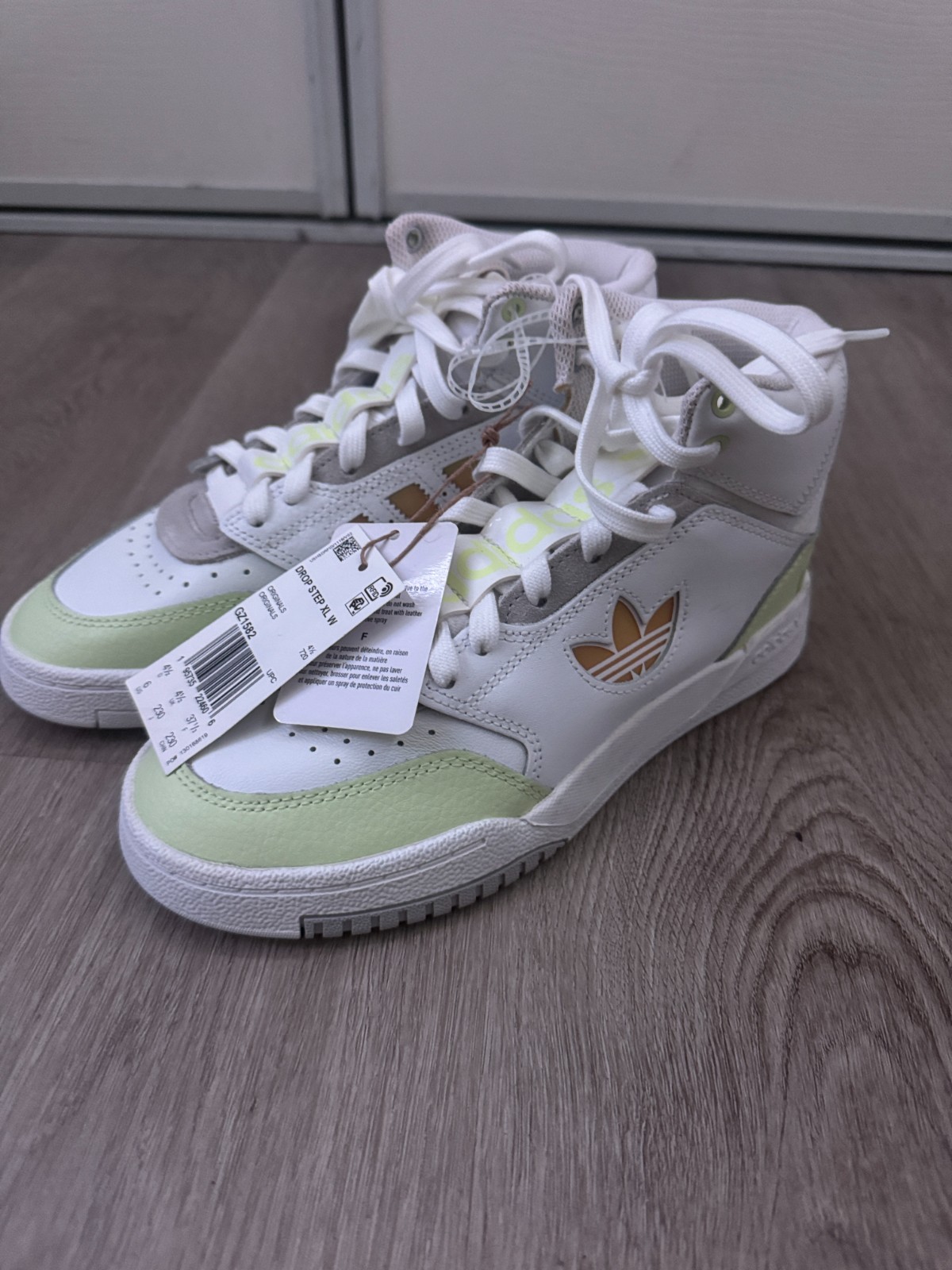 White/lime Size 6