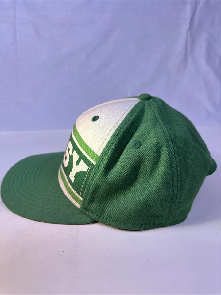 Gorra de béisbol Stussy verde y blanca con cierre a presión. Mezcla de lana acrílica. Muy limpio Foto 2 de 4