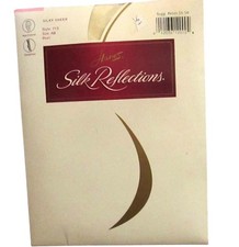 715 Size AB Pearl Hanes Silk Reflections Silky Sheer Sandalfoot Pantyhose