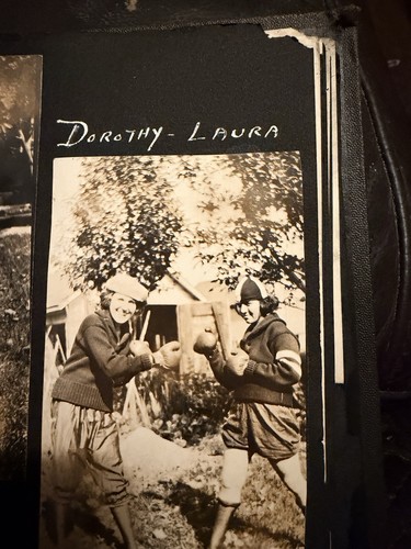 Antique Identified Family Photo Album 126 Photos Seattle Iowa Wisconsin c1920s