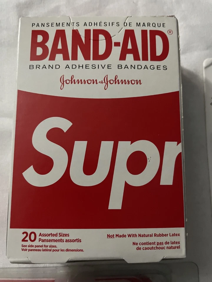 Lotto di 3 adesivi con nome Supreme New York (100), Band Aid (10) e bandiere post-it - Immagine 2 di 4