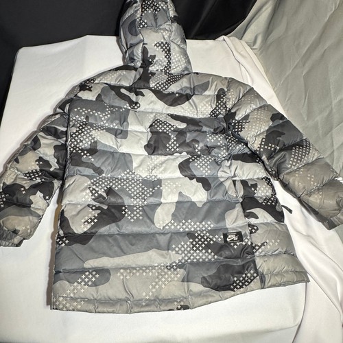 NIKE Skate Boarding Boy M 10-12 Chaqueta con Capucha Puffe Gris Camuflaje Cremallera y Presión - Imagen 9 de 9