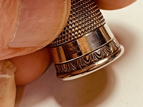 Vintage Sterling Thimble (S WITH SHEILD ) ID. Number 819 - Picture 3 of 4