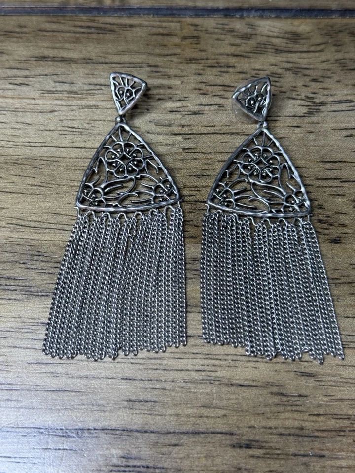 Brincos de gota de borla tom prata KENDRA SCOTT Ana - Imagem 4 de 4