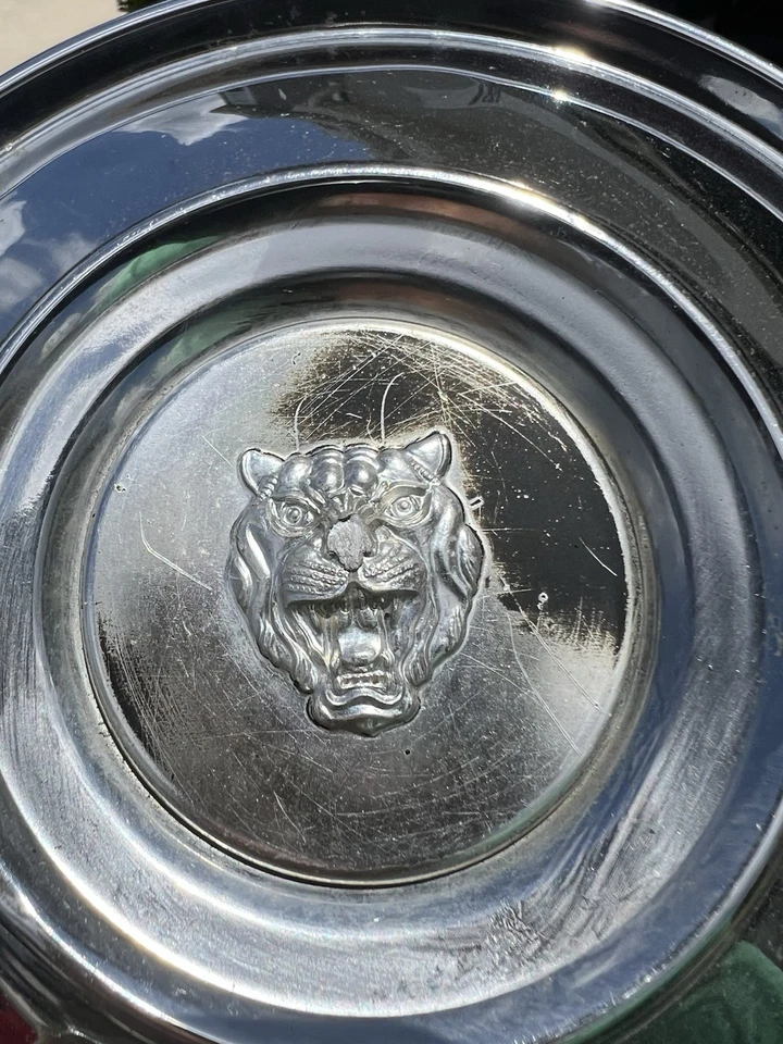 Plato para perro Jaguar XJ6 XJ12 9" de colección plateado y negro Jaguar Growler tapacubos central Foto 2 de 4