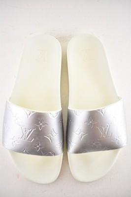 Louis Vuitton Waterfront Mule White Silver Monogram Slide  display picture 3