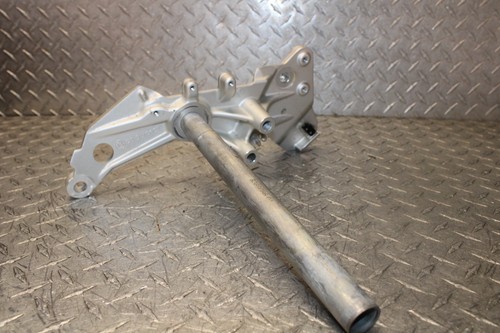 18 / 23 BMW F750GS / F750 850 / GS F850GS Front Right Foot Peg Bracket OEM - Picture 8 of 24