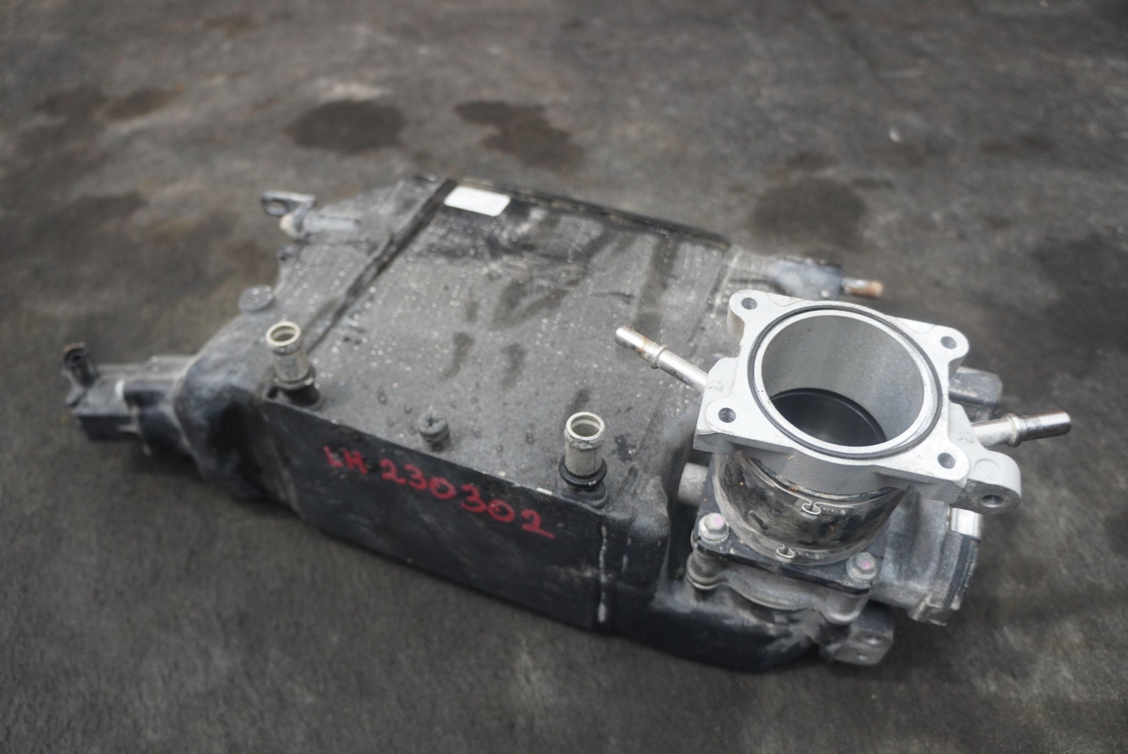 Left Engine Charge Air Cooler Intercooler WCAC HY53-6K775-AB Aston Martin DB11