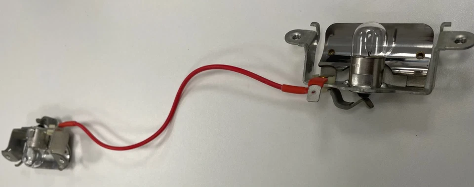 Aston Martin DB4 и DB5 задний номерной знак лампа держатель в сборе - Изображение 3 из 4