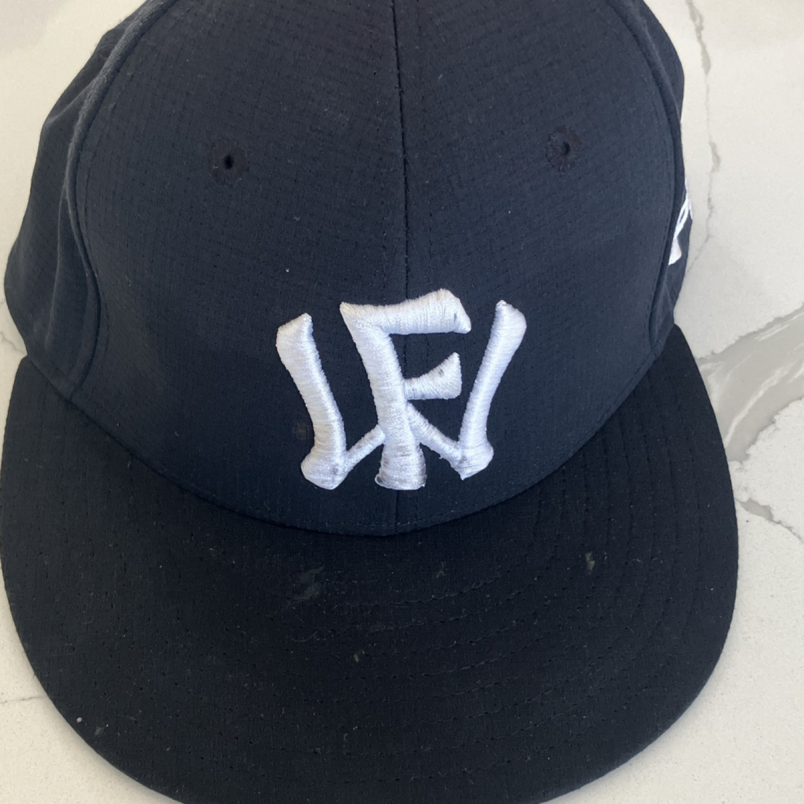 Under Armour Black White Baseball Cap Breathable Small Men Casual