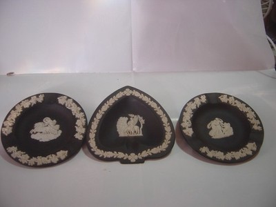 PRACHTVOLLES WEDGWOOD Jasperware SELTEN - Schwarz & Weiß DREI ASCHENBECHER ODER GESCHIRR