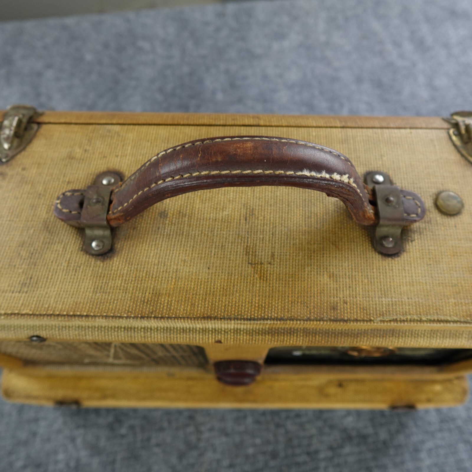 Vintage Zenith Radio Portable Model 6G601M Universal Wave