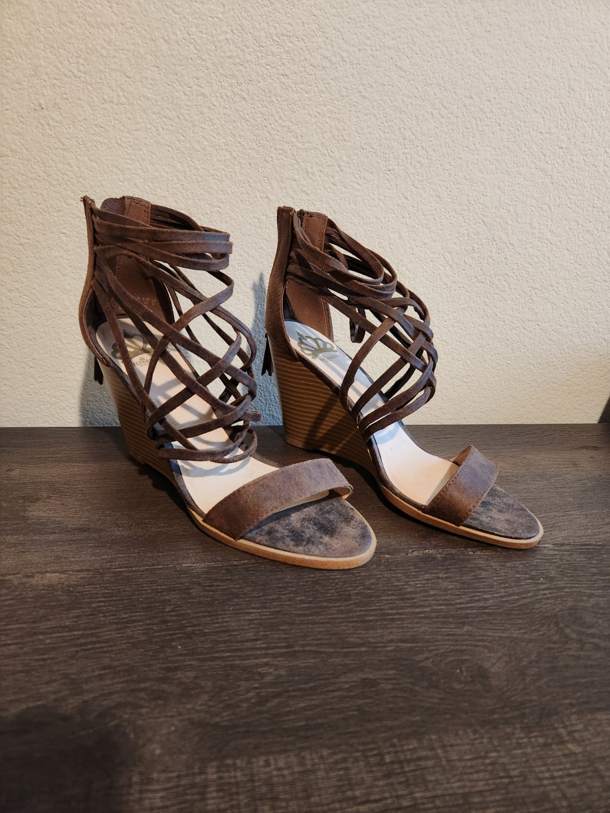 Fergalicious Womens Chocolate Brown Wedge Heels Size 10