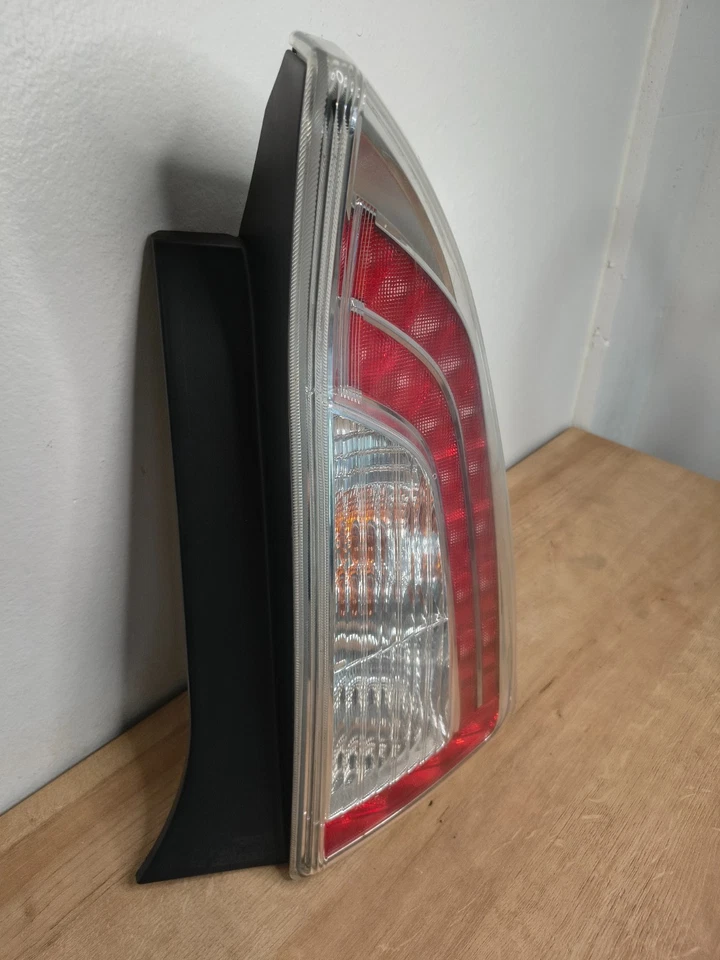 Luz trasera derecha del lado del pasajero para Toyota Prius 2012-2015 Foto 3 de 4
