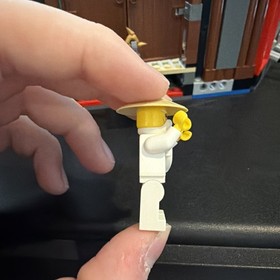 LEGO Ninjago Spinjitzu Dojo 2504 - 1 minifigure  and spinning base. 