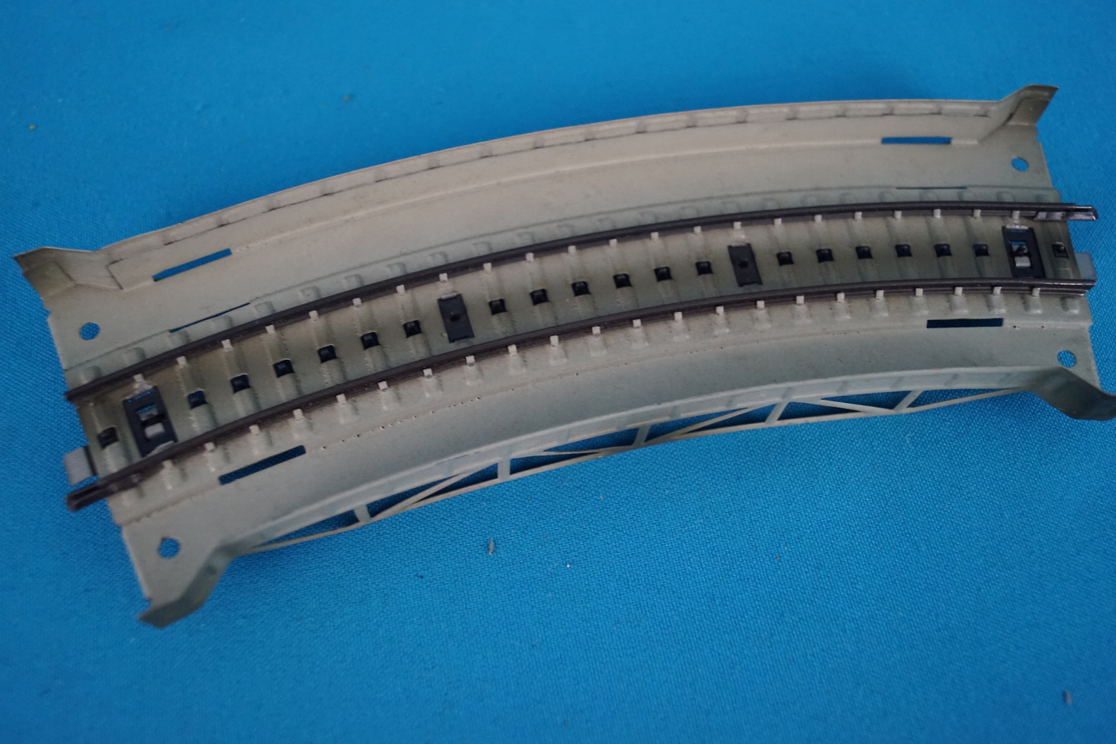 Marklin 7167 Curved Metal Ramp M track | eBay