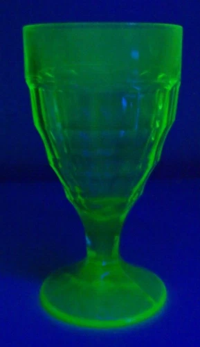 Hazel Atlas Glass COLONIAL BLOCK Uranium Green Water Goblet footed 5¾ Depression
