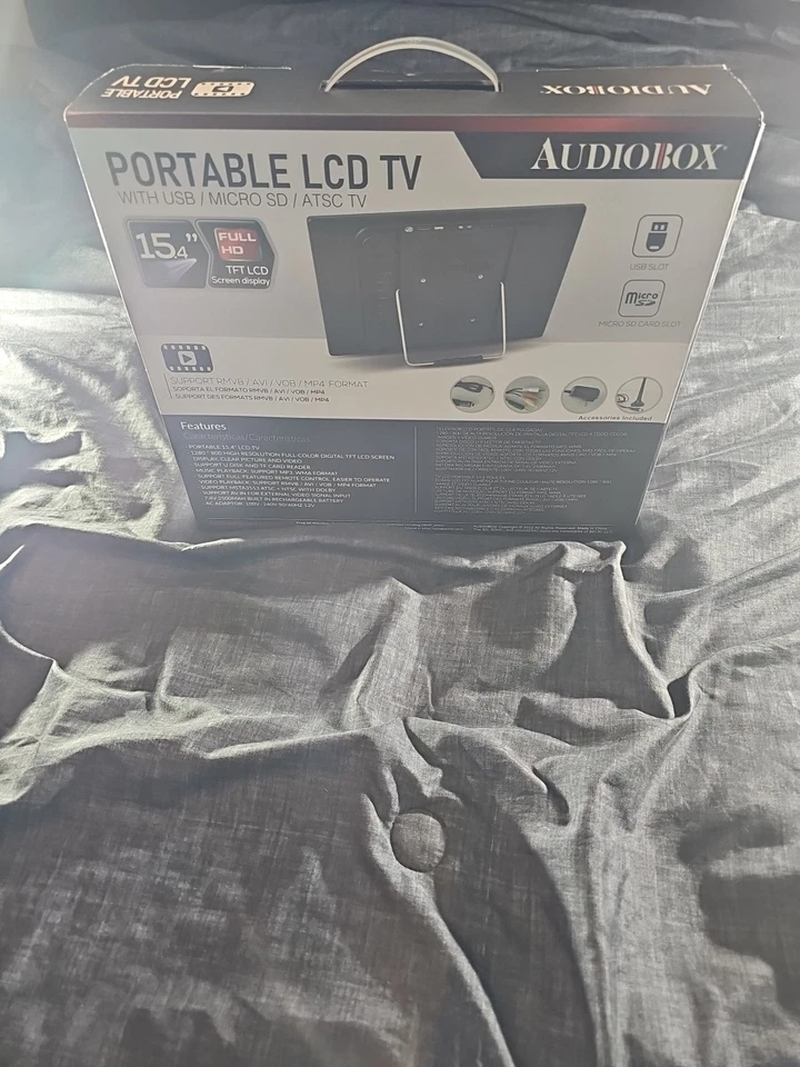 15.4 Full HD Audiobox Portable LCD TV with Remote Control - Image 3 of 4