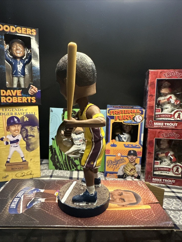 Kobe Bryant Dodgers Bobblehead Dodger Stadium 8/8/2025 Novo em folha na caixa original - Imagem 2 de 4