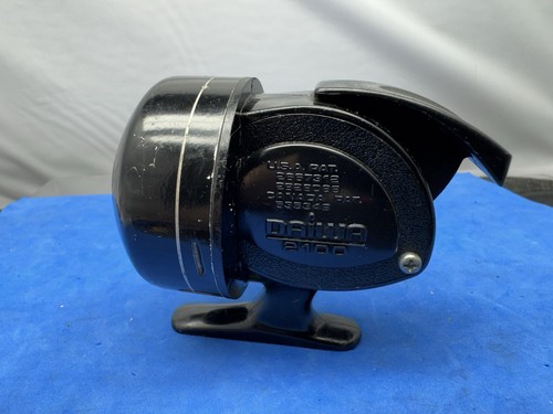 Mulinello da Pesca Daiwa 2100 Vintage Nero Funzionante Ottime Condizioni - Foto 1 di 16