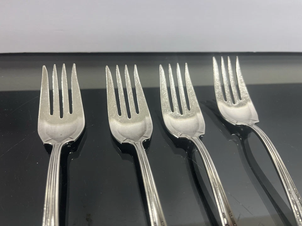 Набор из 4 посеребренных салатных вилок International Continental 6 дюймов - Изображение 4 из 4