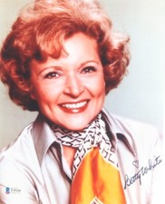 Betty White The Golden Girls Mary Tyler Moore Show Signed 8x10 Photo Beckett RIP