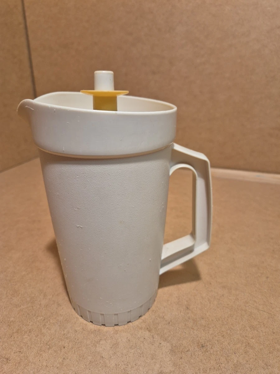 Pichet Tupperware vintage avec couvercle à jus, 2 pintes beige