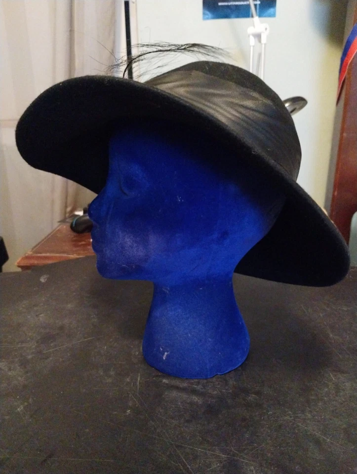 Sombrero para mujer Betmar Of New York-marrón lana 100 % lana negro con acento de lazo de flores Foto 2 de 4